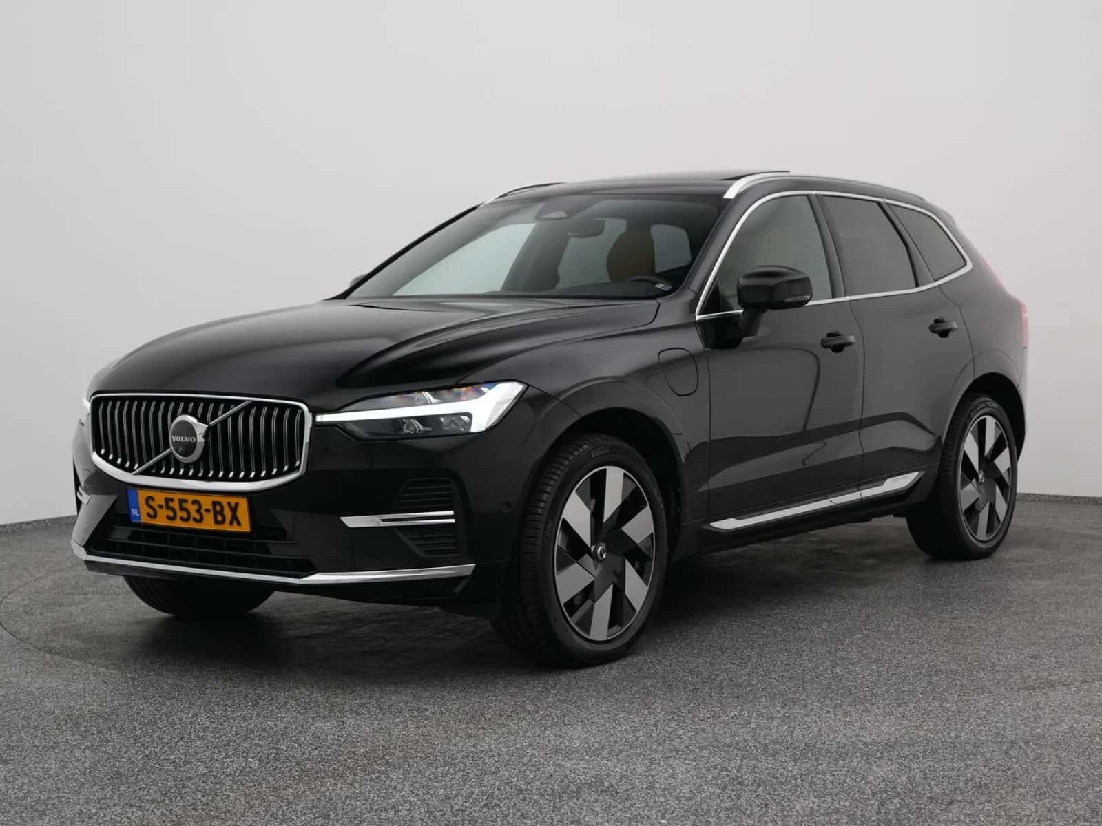 Volvo XC60 (2023) — foto 1