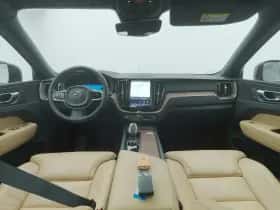Volvo XC60 (2023) thumbnail 3