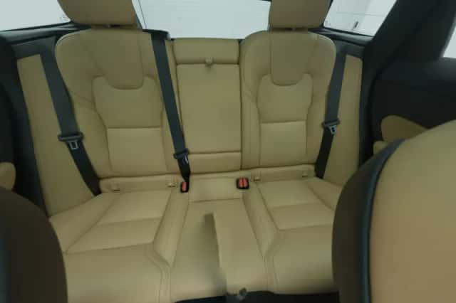 Volvo XC60 (2023) thumbnail 4