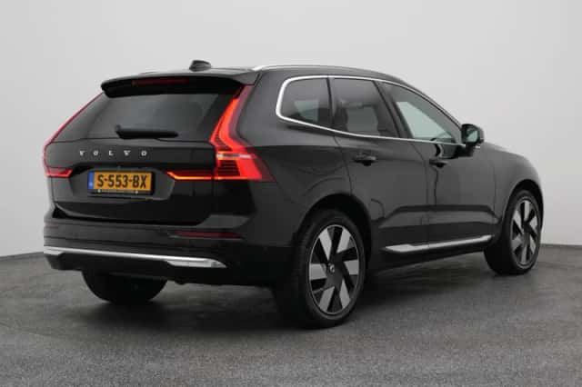 Volvo XC60 (2023) thumbnail 6