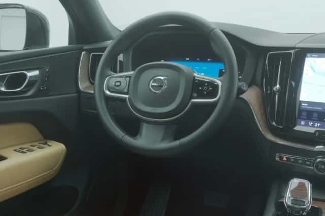 Volvo XC60 (2023) thumbnail 7