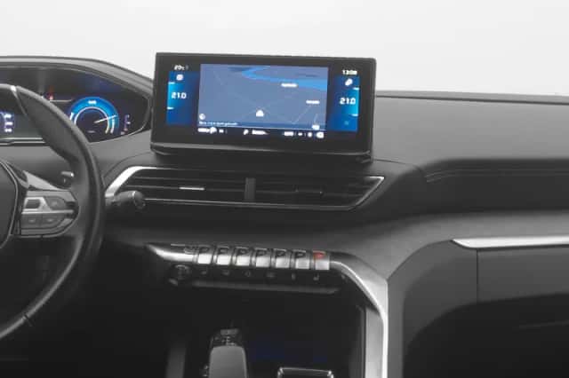 Peugeot 3008 (2022) thumbnail 8
