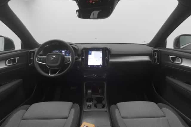 Volvo XC40 (2023) thumbnail 3