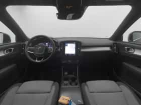 Volvo XC40 (2023) thumbnail 3