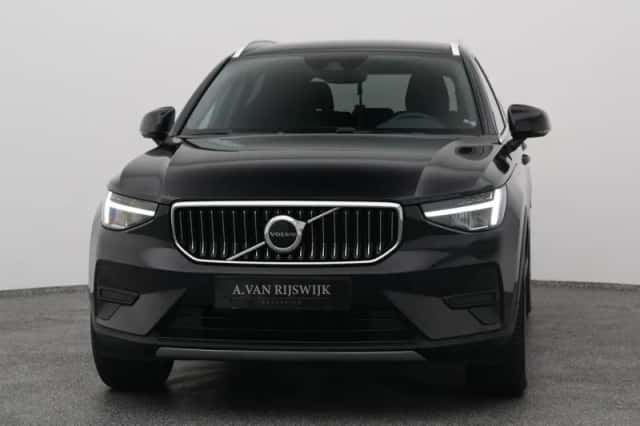 Volvo XC40 (2023) thumbnail 9