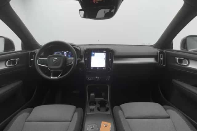 Volvo XC40 (2022) thumbnail 3