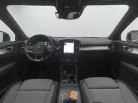 Volvo XC40 (2022) thumbnail 3