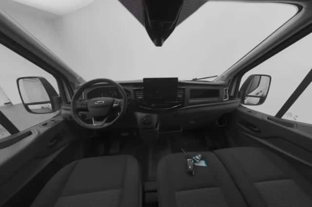 Ford E-Transit (2023) thumbnail 3