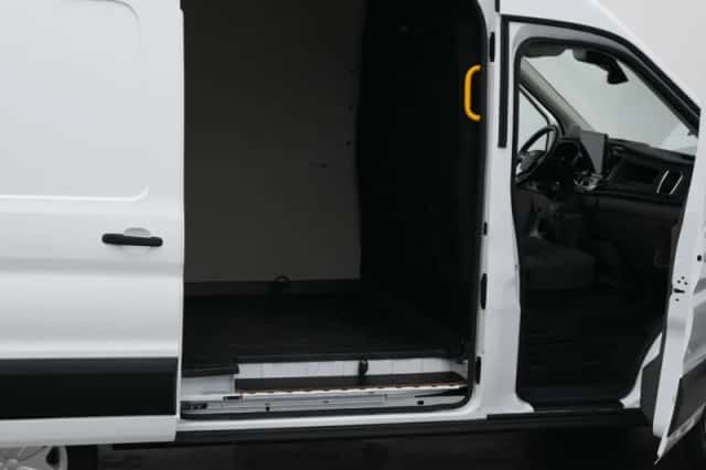 Ford E-Transit (2023) thumbnail 35