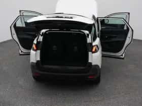 Peugeot 5008 (2021) thumbnail 29