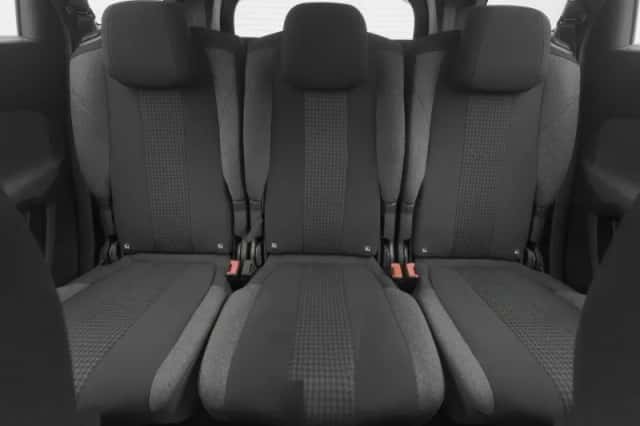 Peugeot 5008 (2021) thumbnail 4