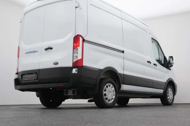 Ford E-Transit (2023) thumbnail 17