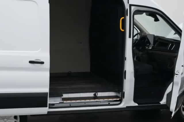Ford E-Transit (2023) thumbnail 35