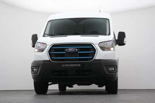Ford E-Transit (2023) thumbnail 36