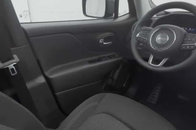 Jeep Renegade (2022) thumbnail 11