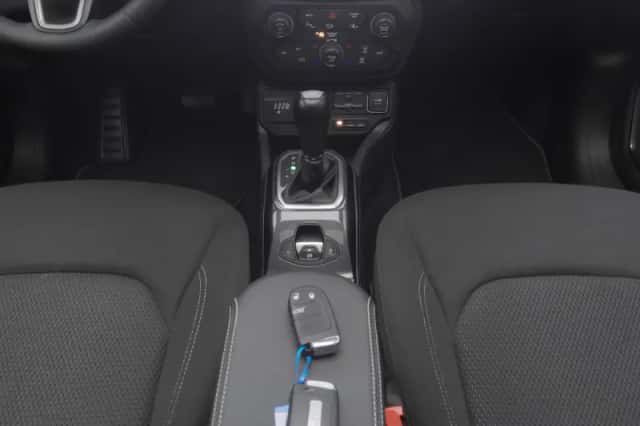 Jeep Renegade (2022) thumbnail 12