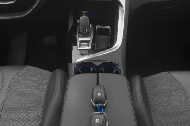 Peugeot 3008 (2020) thumbnail 12