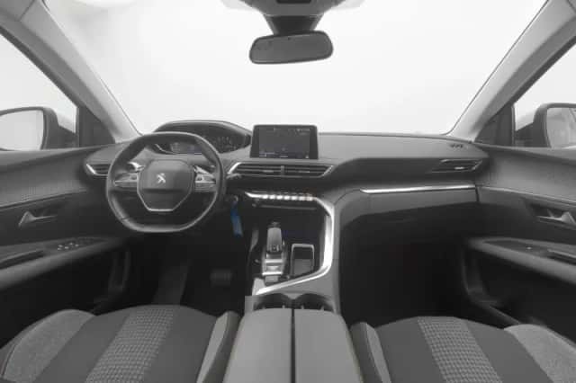 Peugeot 3008 (2020) thumbnail 3