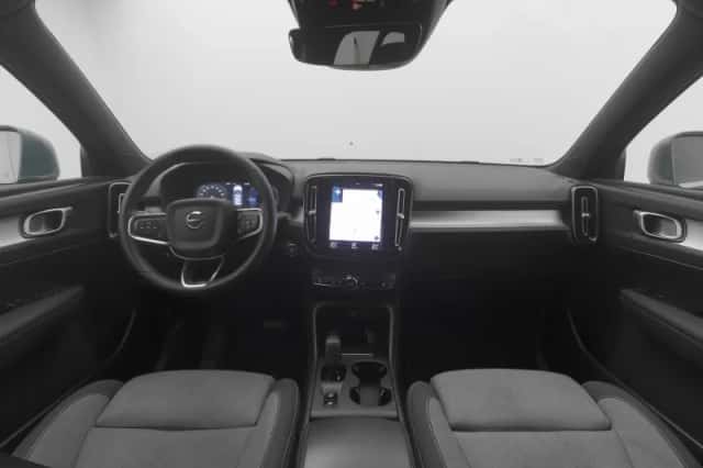 Volvo XC40 (2023) thumbnail 3