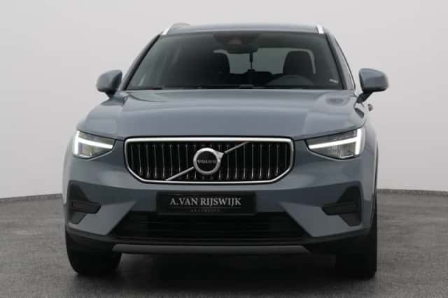 Volvo XC40 (2023) thumbnail 9