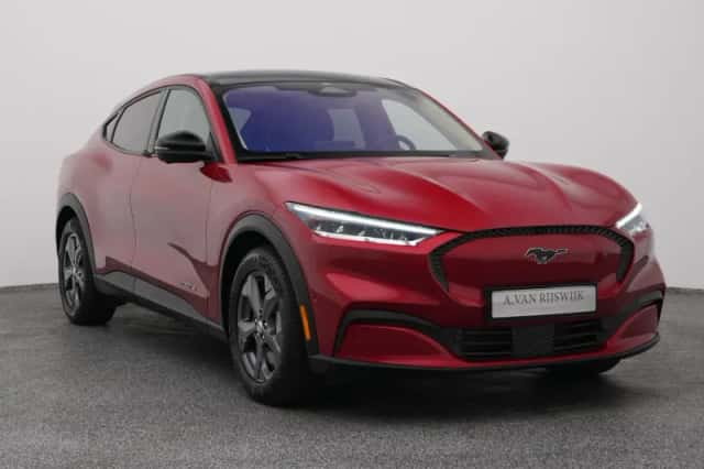 Ford Mustang (2023) thumbnail 2
