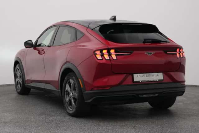Ford Mustang (2023) thumbnail 6