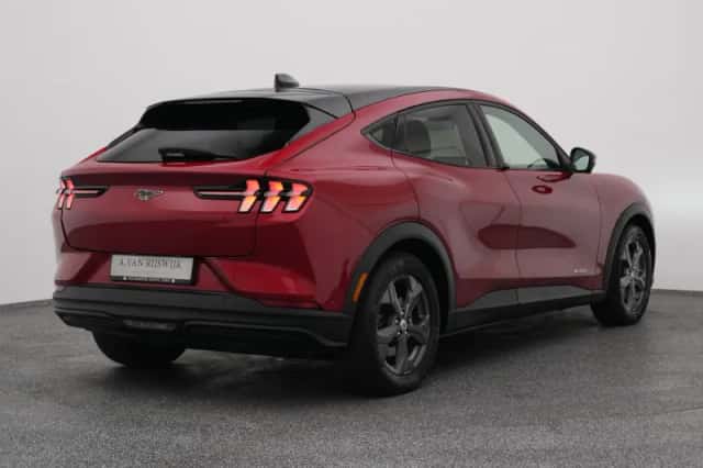 Ford Mustang (2023) thumbnail 7