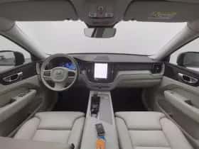 Volvo XC60 (2023) thumbnail 3