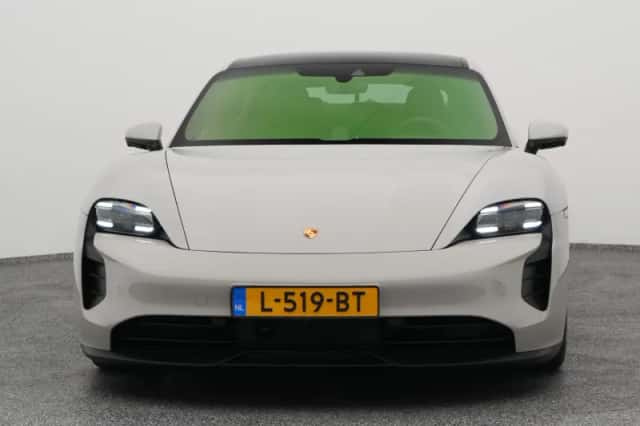 Porsche Taycan (2021) thumbnail 12
