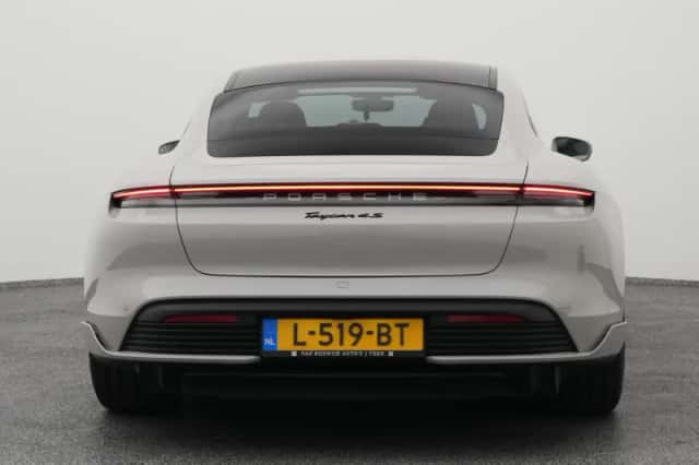 Porsche Taycan (2021) thumbnail 13