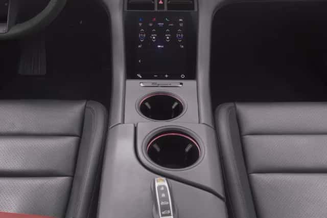 Porsche Taycan (2021) thumbnail 16