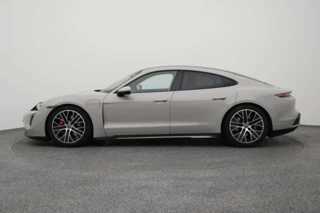 Porsche Taycan (2021) thumbnail 17