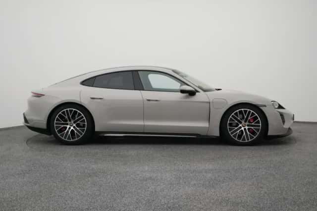 Porsche Taycan (2021) thumbnail 18