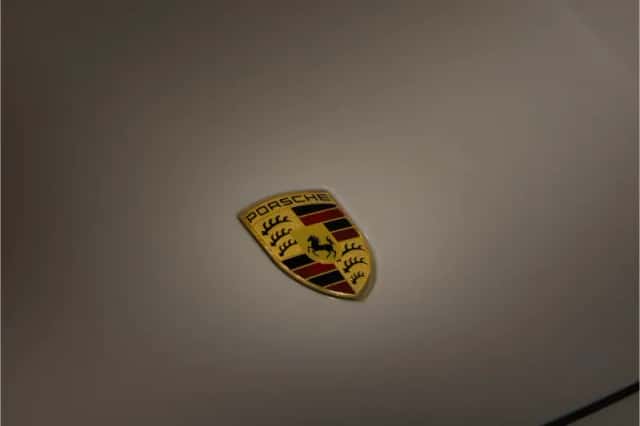 Porsche Taycan (2021) thumbnail 3