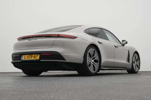 Porsche Taycan (2021) thumbnail 21