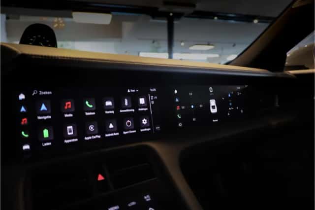 Porsche Taycan (2021) thumbnail 24