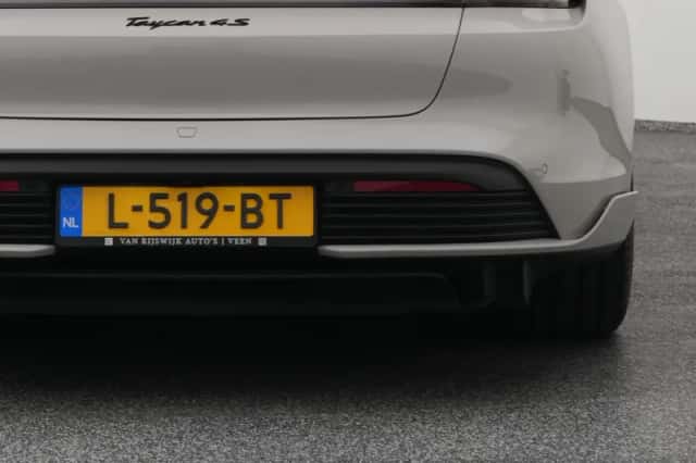 Porsche Taycan (2021) thumbnail 27