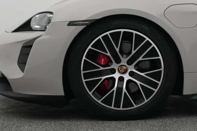 Porsche Taycan (2021) thumbnail 28