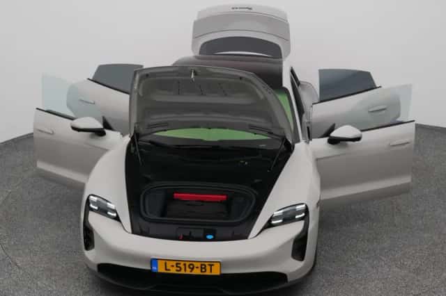 Porsche Taycan (2021) thumbnail 36