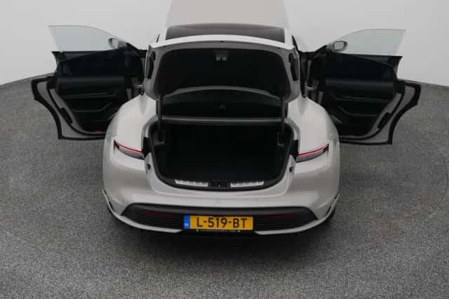 Porsche Taycan (2021) thumbnail 38