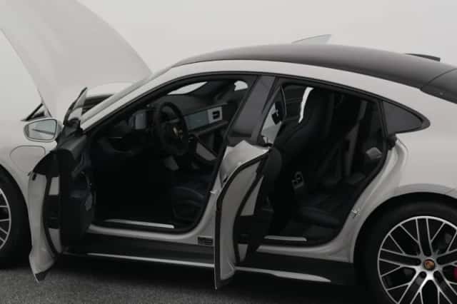 Porsche Taycan (2021) thumbnail 42