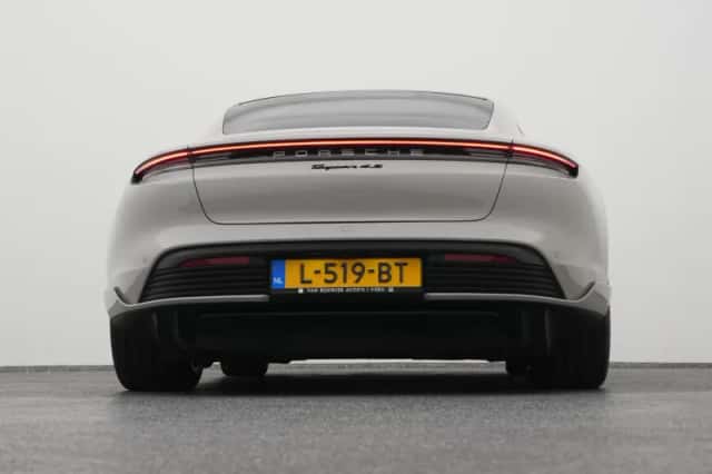 Porsche Taycan (2021) thumbnail 45