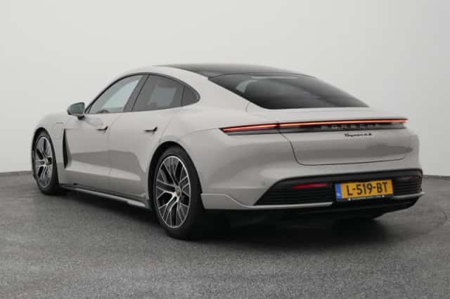 Porsche Taycan (2021) thumbnail 7
