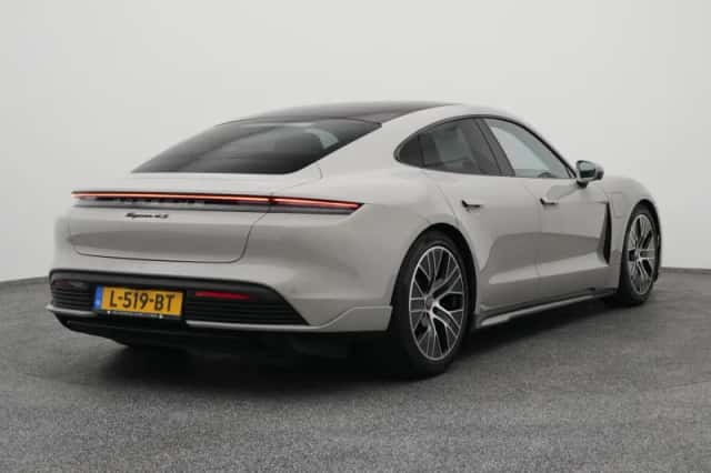 Porsche Taycan (2021) thumbnail 8