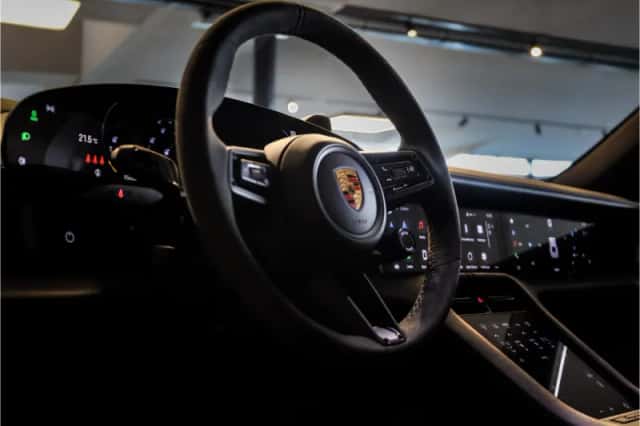 Porsche Taycan (2021) thumbnail 10