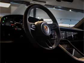 Porsche Taycan (2021) thumbnail 10