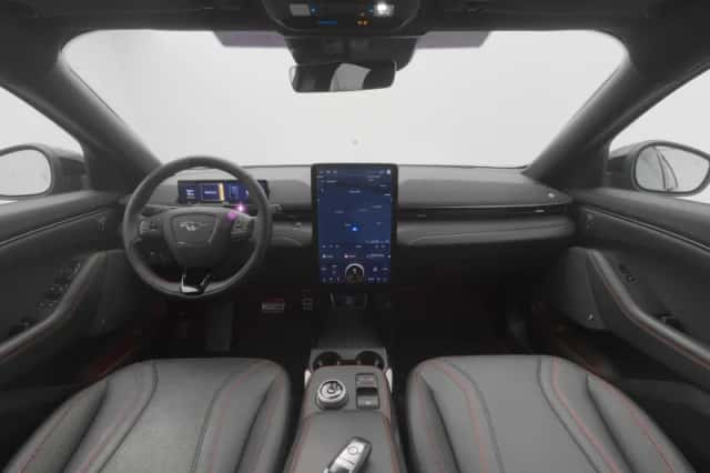 Ford Mustang (2024) thumbnail 3
