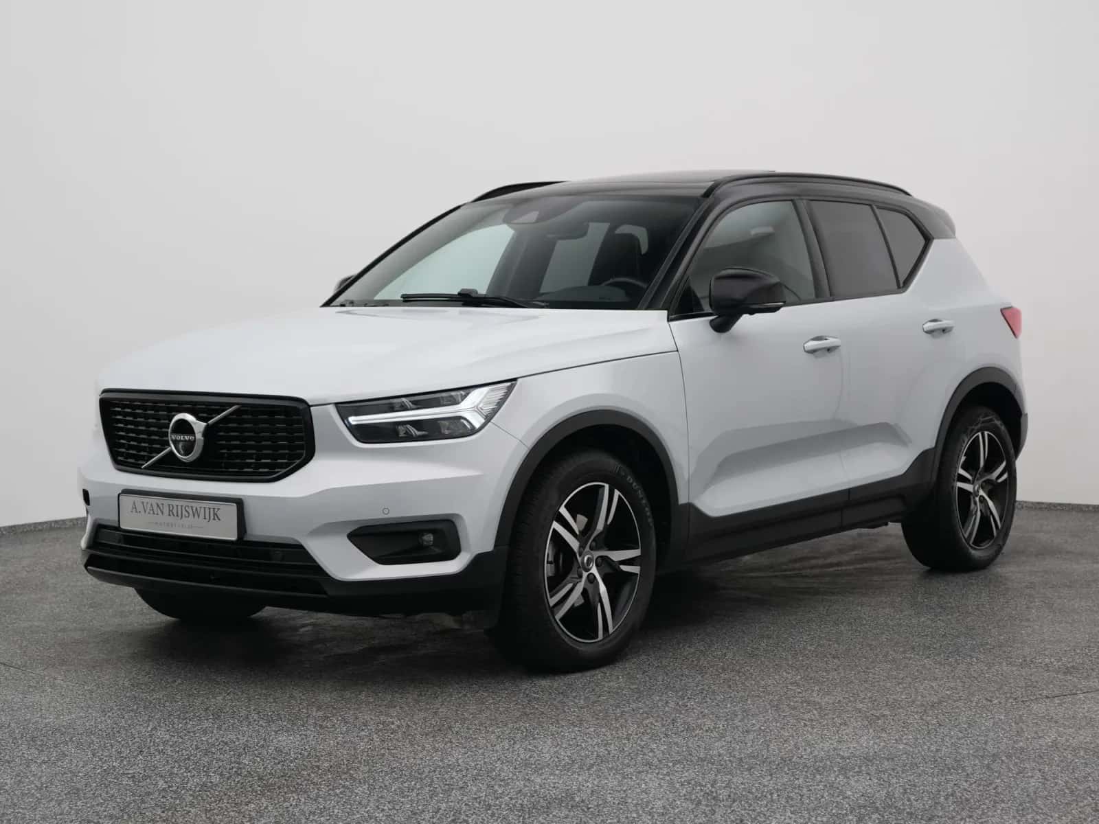 Volvo XC40 (2021) — foto 1