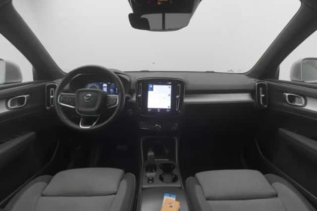 Volvo XC40 (2023) thumbnail 3