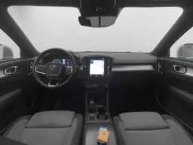 Volvo XC40 (2023) thumbnail 3
